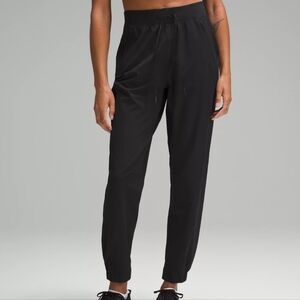 Lululemon License to Train High-Rise Pant Size 6